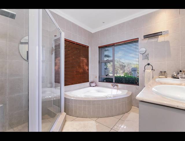 5 BEDROOM HOUSE FOR SALE IN DAINFERN GOLF ESTATE